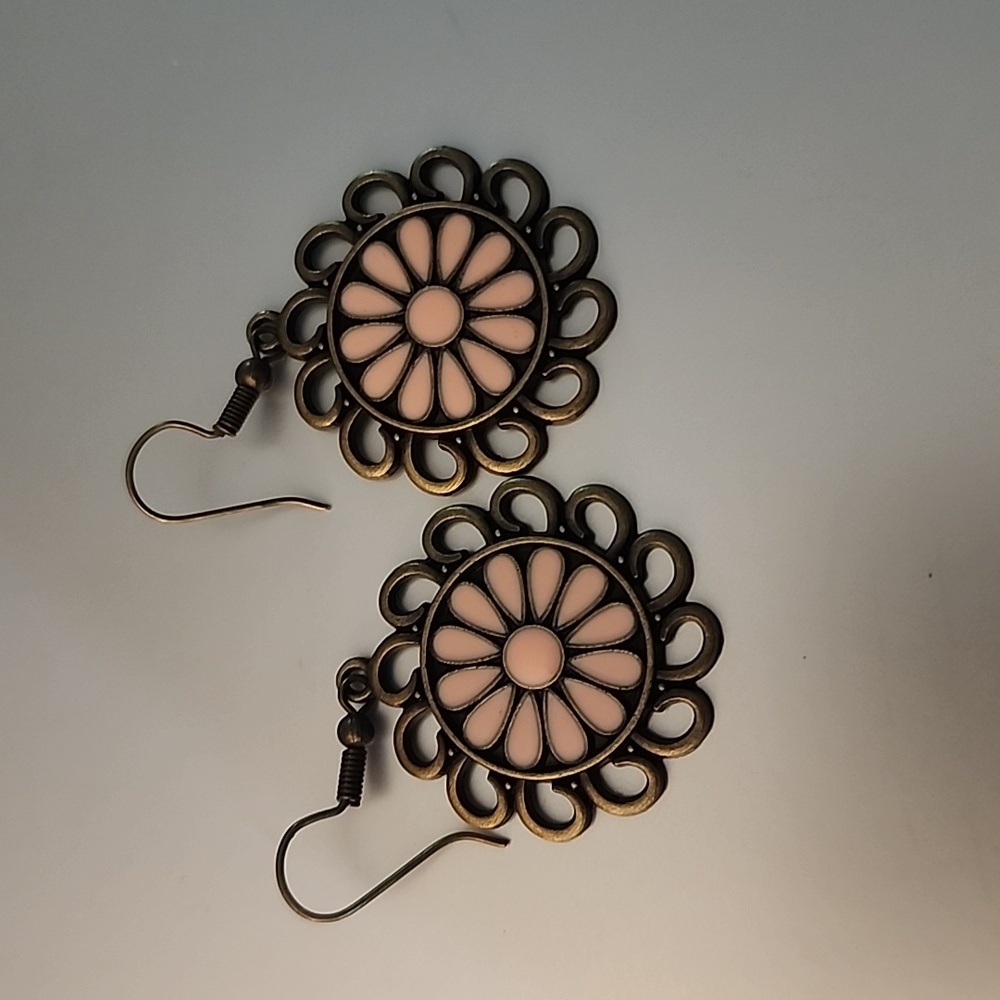 BOHEMIAN Flower Disc  earrings  light Pink Enamal